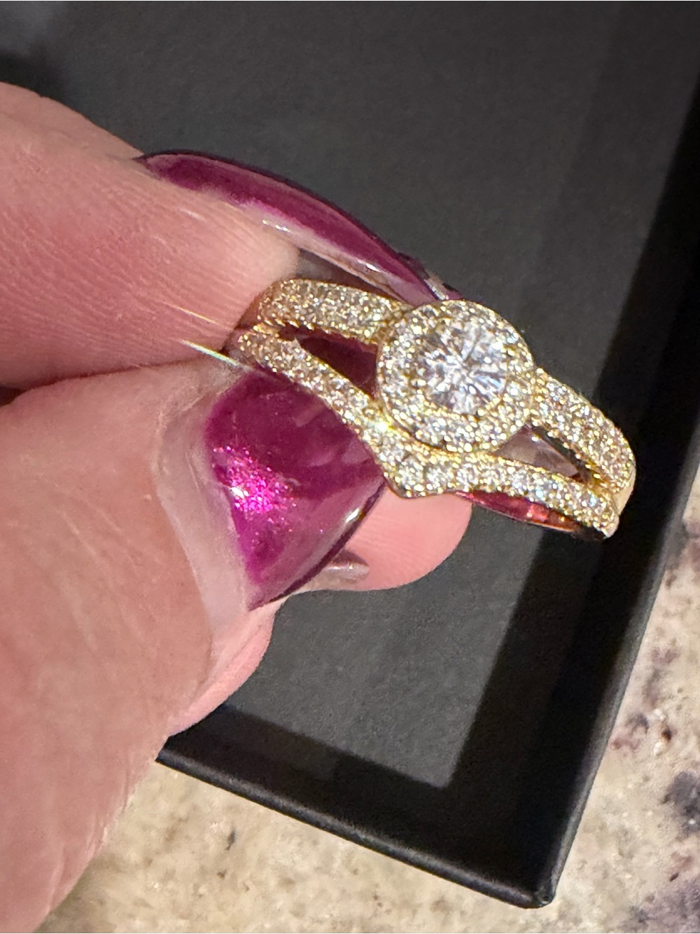 ✨ Sparkling Gold-Filled Halo Ring ✨ size 8